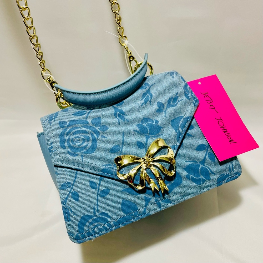 Betsey Johnson Blue DENIM Floral Crossbody Bag with Gold Bow, NWT - Picture 1 of 16